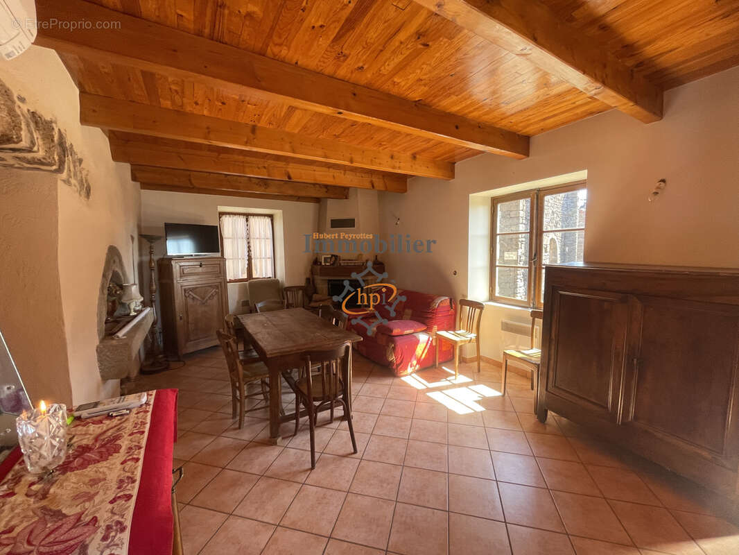 A vendre, St Victor et Melvieu maison de village. - photo 4