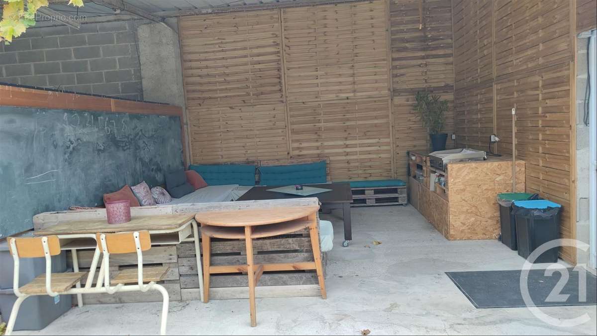 Maison à SAINT-QUENTIN-SUR-COOLE