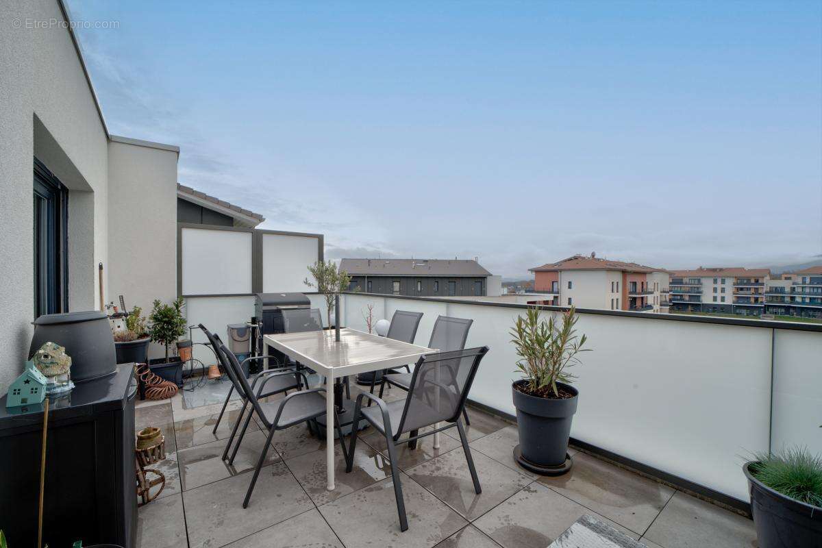 Appartement à CESSY