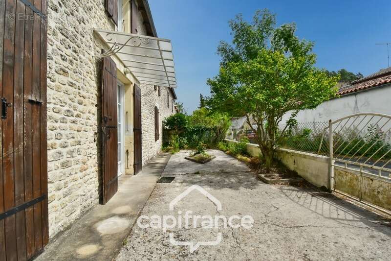 Maison en pierre à vendre 6 pièces SAINT PARDOULT (17) avec garage et atelier - photo 4