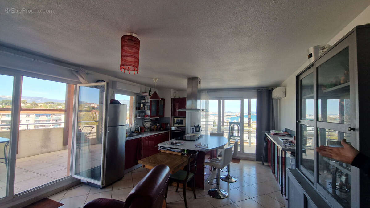 Appartement La Seyne Sur Mer 3 pièce(s) ascenseur, vue mer, dernier étage, 92 m2 terrasse, garage - photo 2