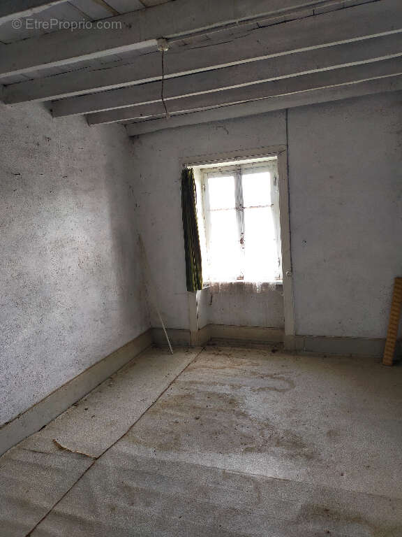 Maison à CELLES-SUR-DUROLLE