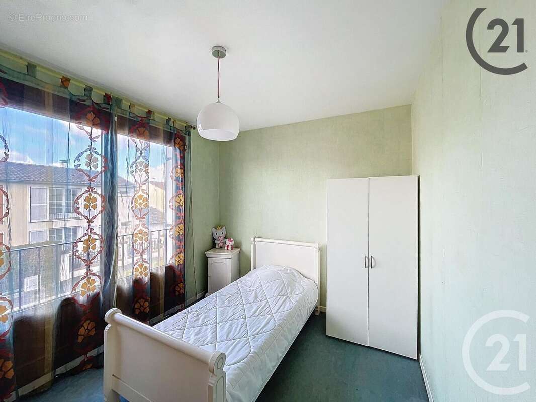 Maison à LA CHAPELLE-SAINT-LUC