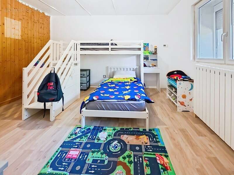 Maison en pierre rénovée avec dépendances –  Terrain de 2 200 m² - photo 11