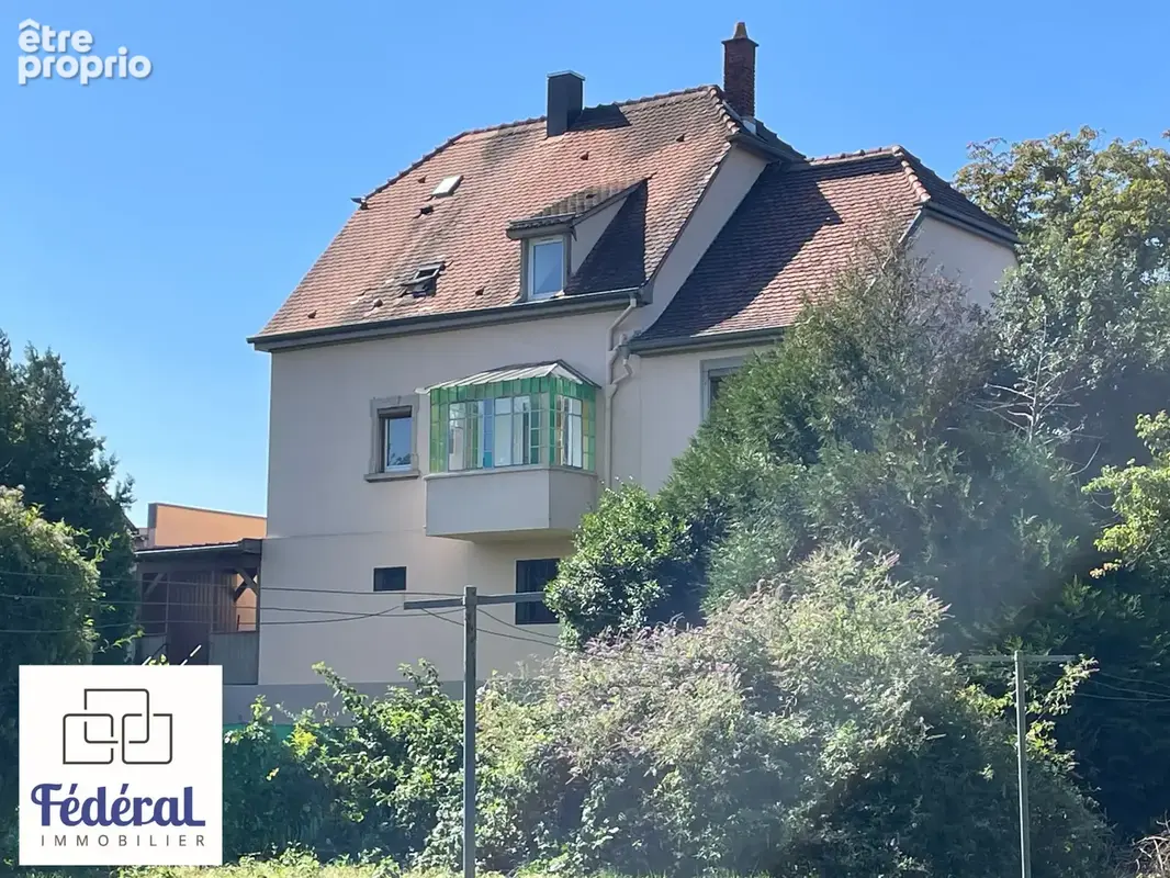 SCHILTIGHEIM - Maison familiale 7 pièces 137m2 avec extérieur, jardin, loggia et beaux volumes. - photo 2