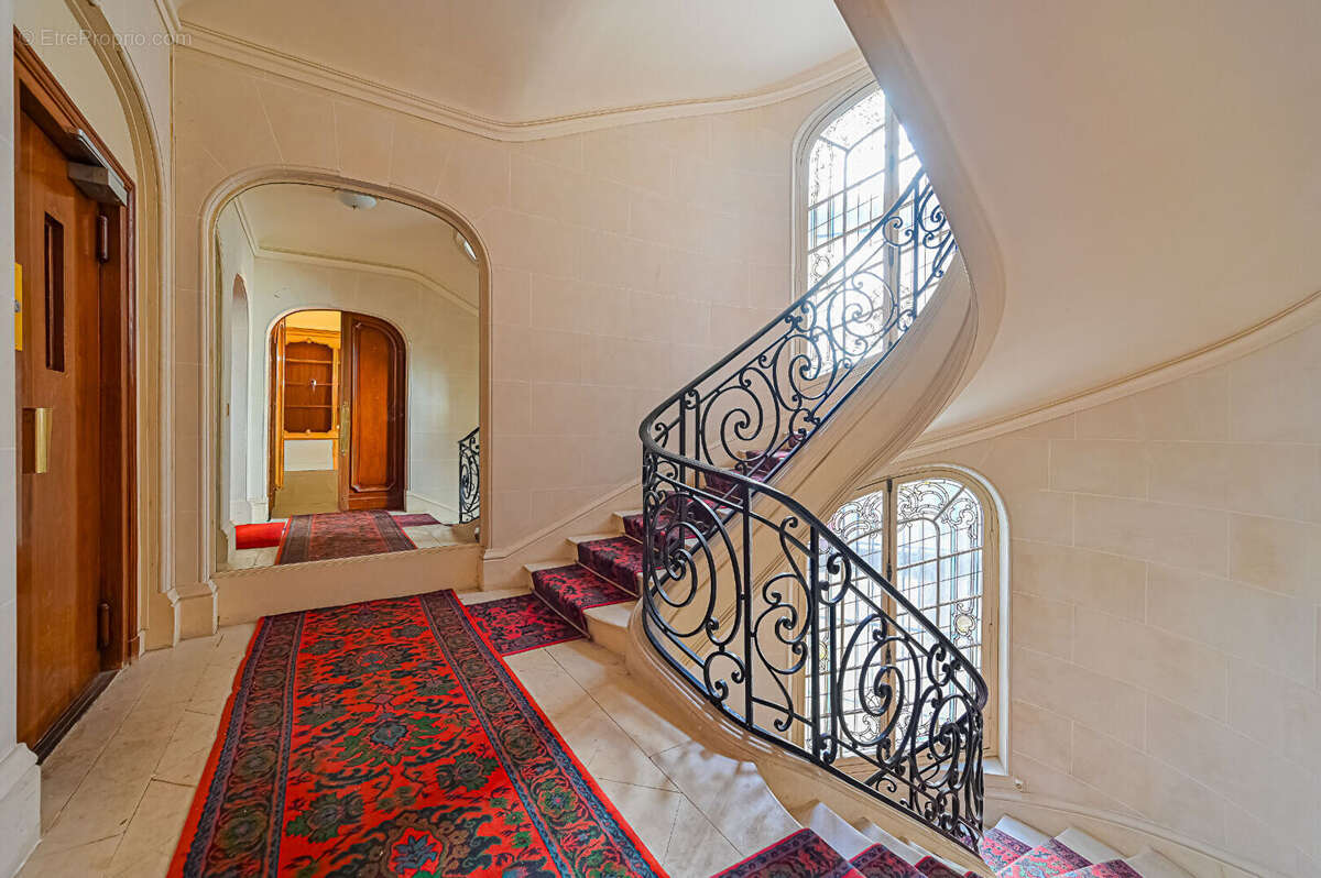 Appartement à PARIS-8E