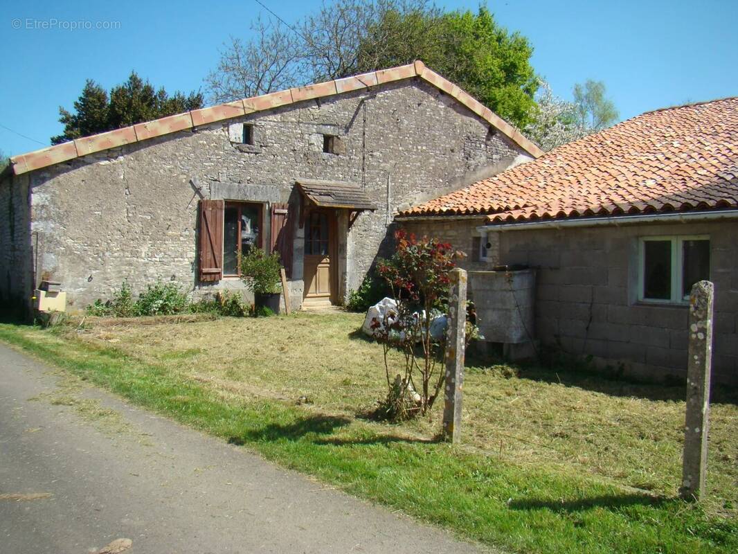 Maison à SAINT-MARTIN-L'ARS