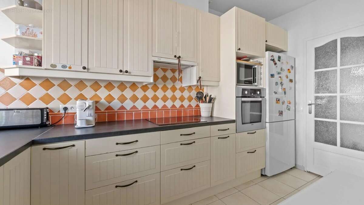 Appartement à MARNES-LA-COQUETTE