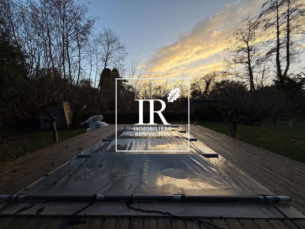 Maison 400 m² à Mehun-Sur-Yevre  - photo 4