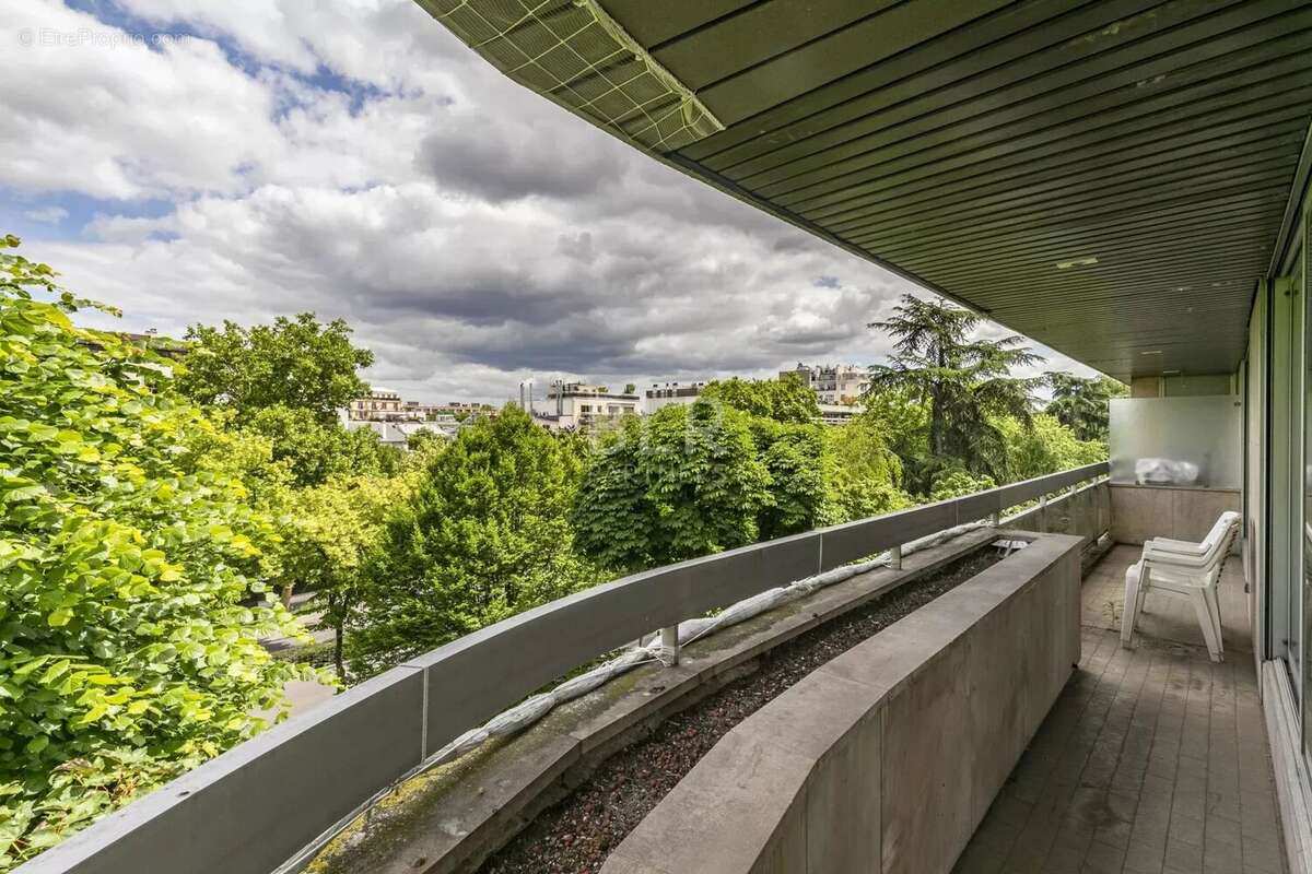 Appartement à NEUILLY-SUR-SEINE