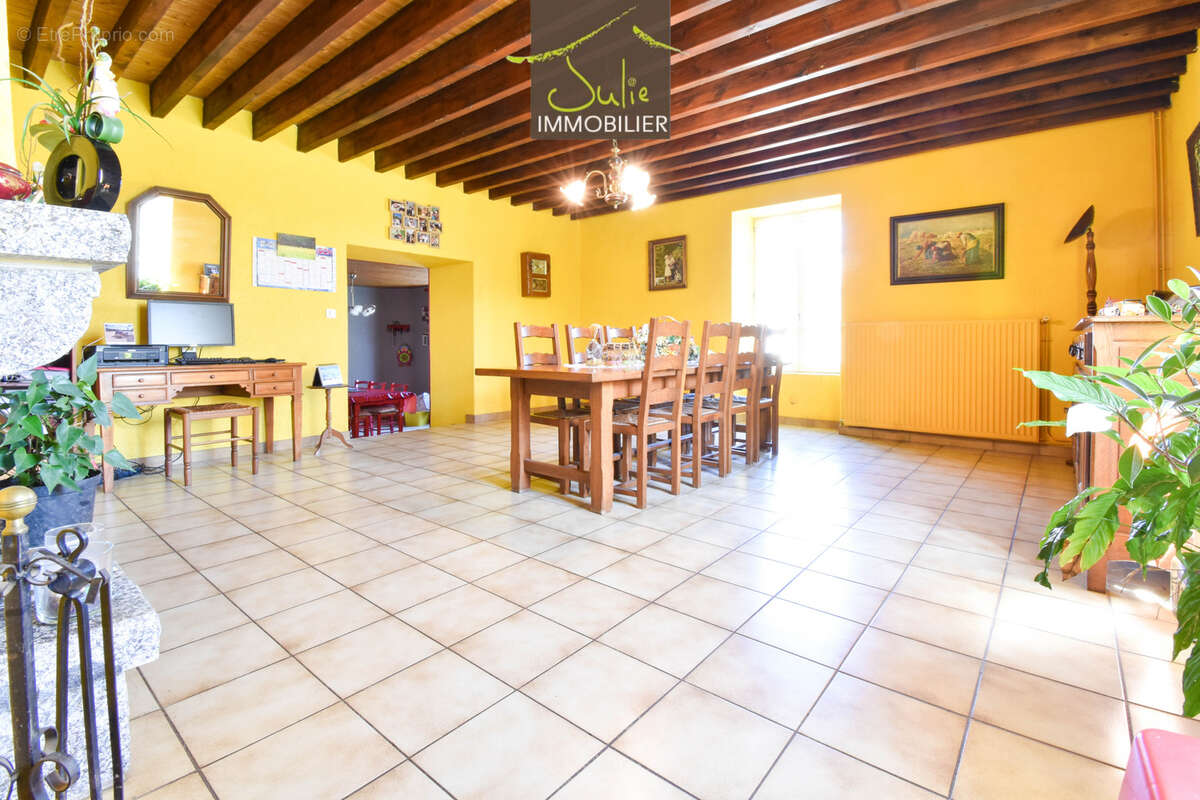 Maison à MONCOUTANT