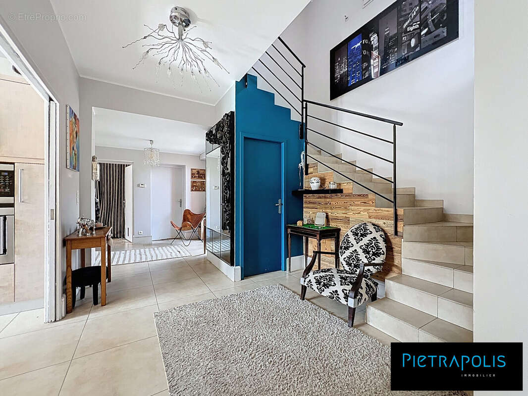 Maison 178 m² à Civrieux  - photo 7