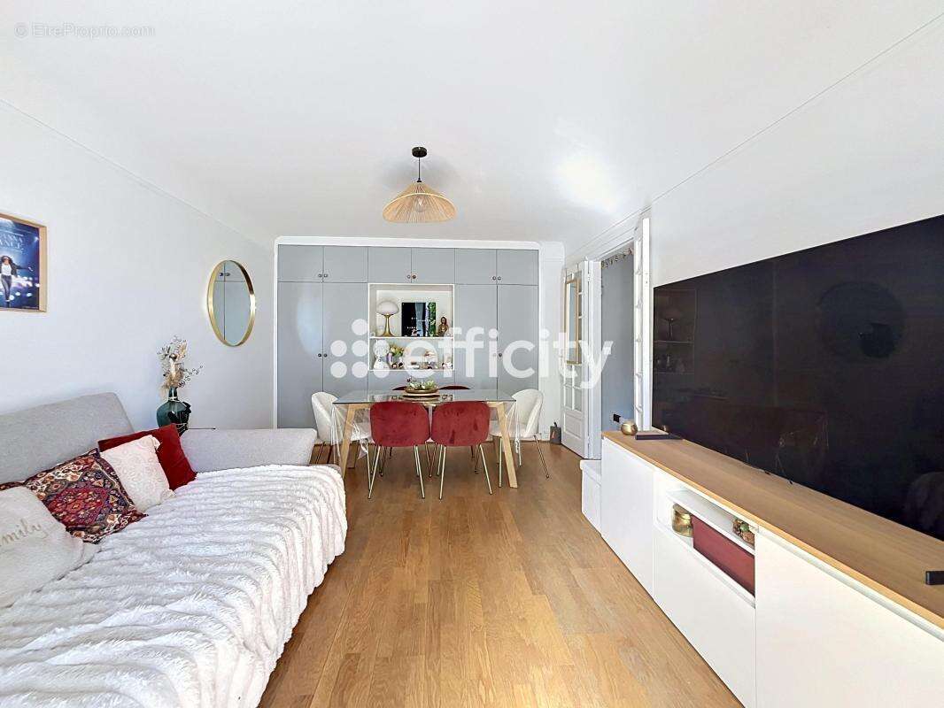 Appartement à LES PAVILLONS-SOUS-BOIS