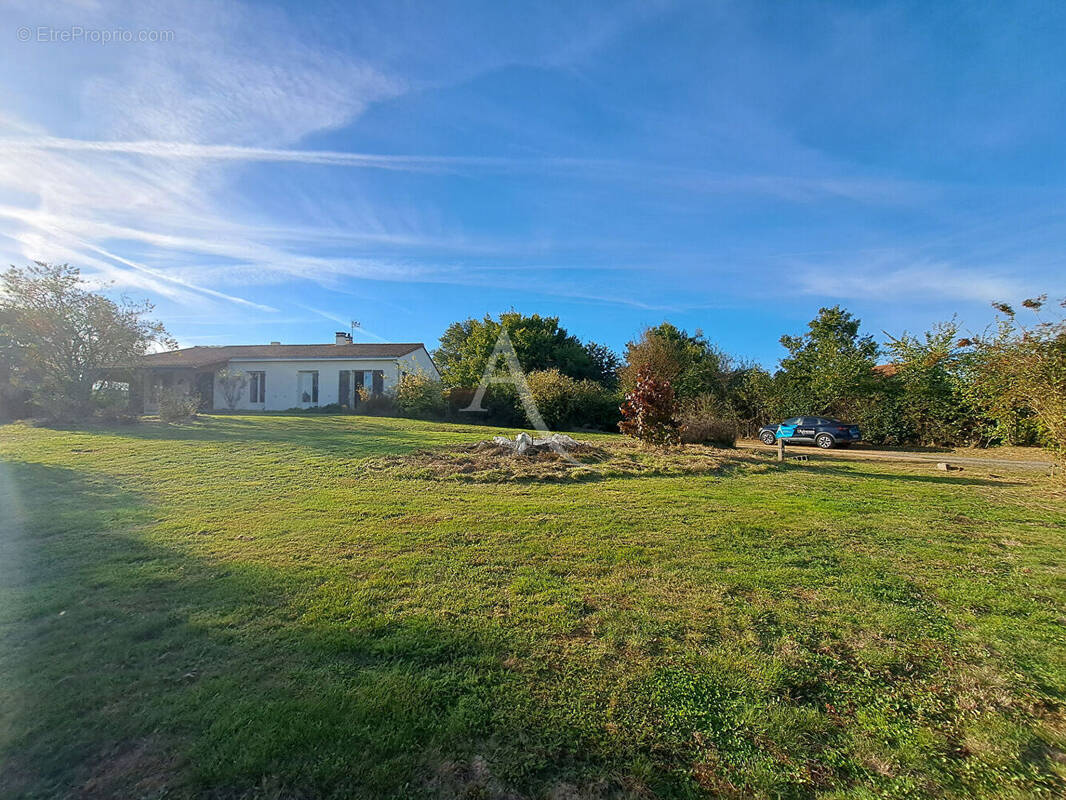 Maison à LES HERBIERS