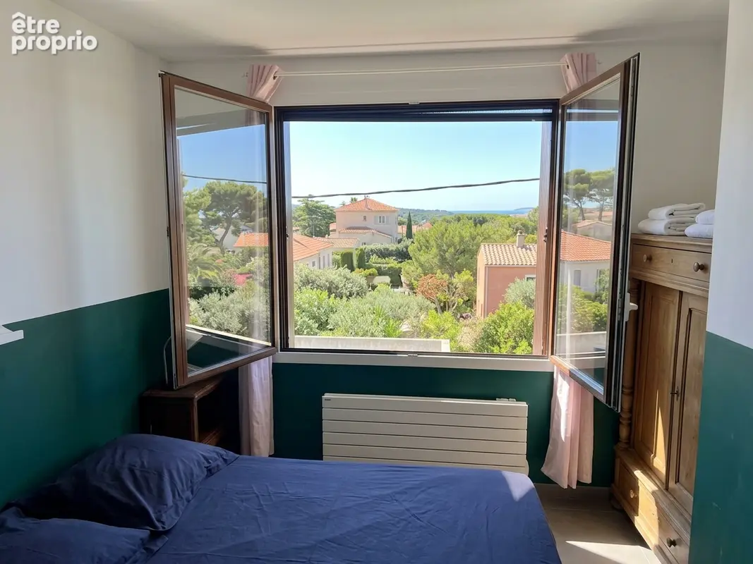 À deux pas des plages de La Ciotat Appartement T3/4 avec terrasse, aperçu mer et dernier étage - photo 6