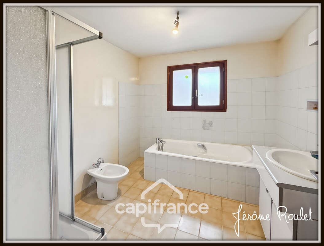 Maison en pierre à vendre 5 pièces 3 chambres Dépendances Terrain 1,5 ha Champigny-En-Rochereau (86) - photo 15