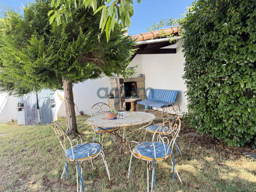 La Bruffiere - 3 chambres - Deux garages - Jardin - photo 10
