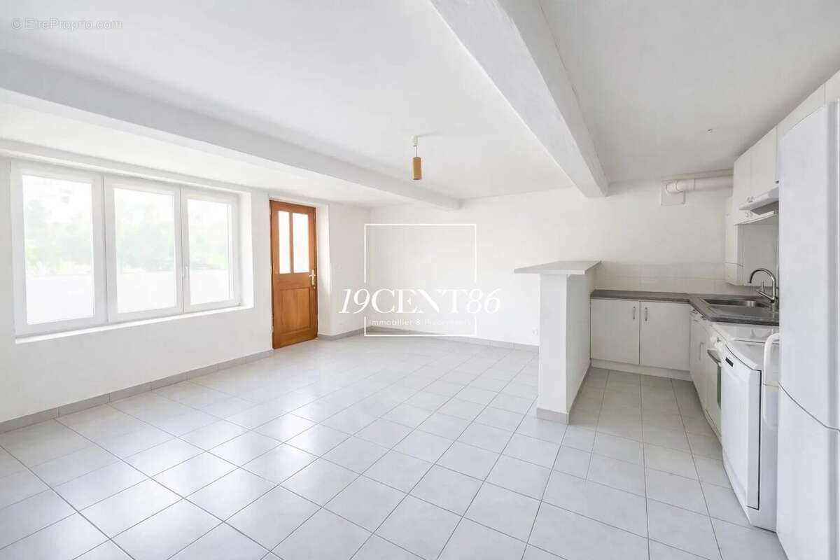 69250 fleurieu-sur-saone – limite neuville – appartement de type 3 en rez-de-jardin avec cave privative – parking et jardin coll - photo 2
