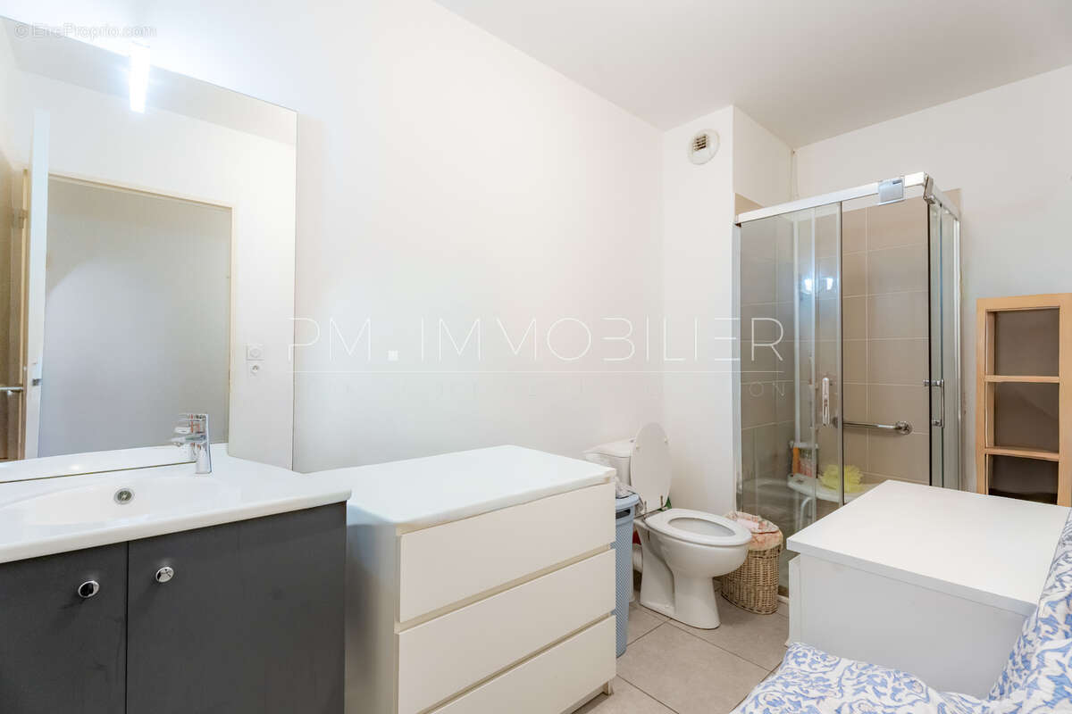 Appartement à MARSEILLE-4E