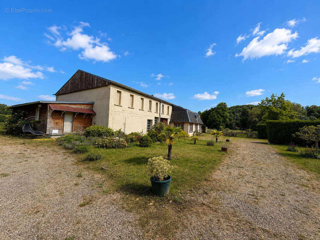 Exceptionnel domaine en bord de rivière sur plus d'un hectare - photo 6