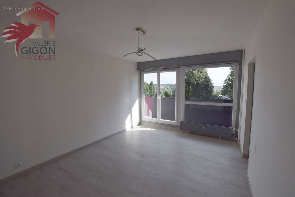 SUPERBE APPARTEMENT F4 lumineux entièrement rénové.... donnant sur balcon avec vue dégagée... - photo 5