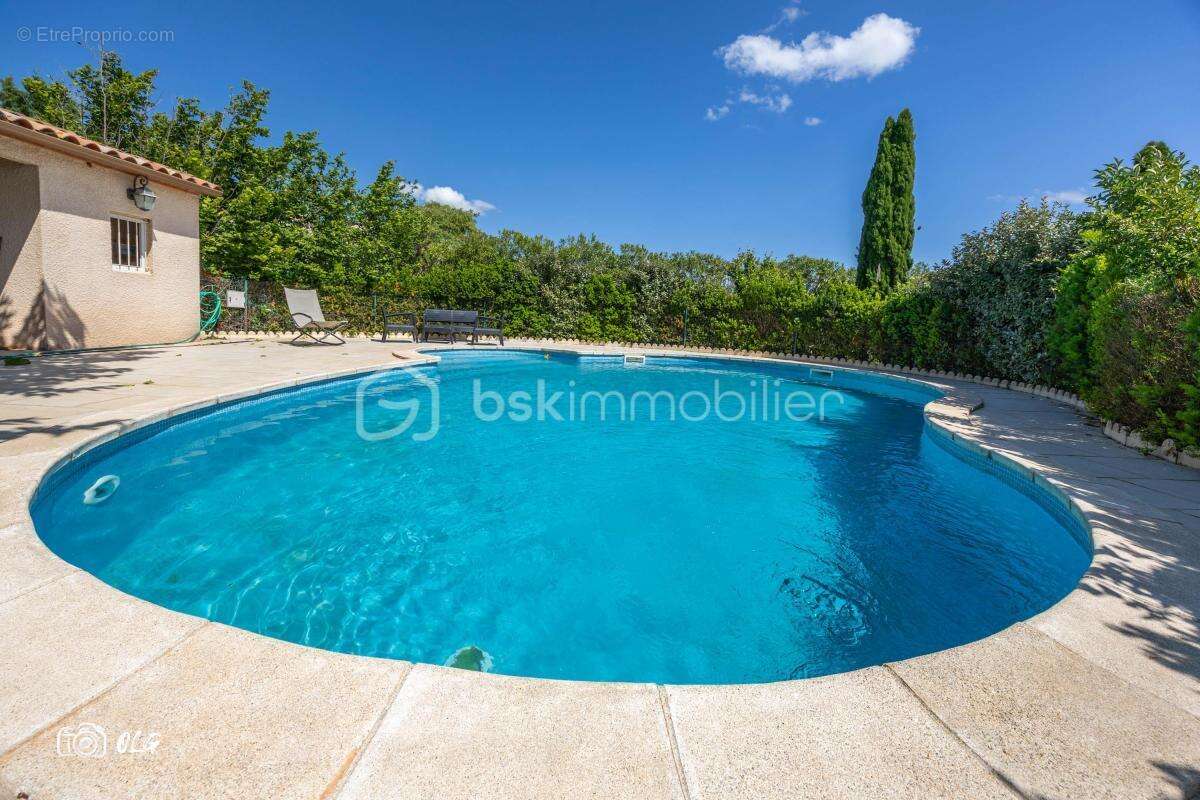 Maison T6 de 142 m² + Maison T3 de 60 m² sur 1730 m² de terrain avec piscine et dépendances - photo 18
