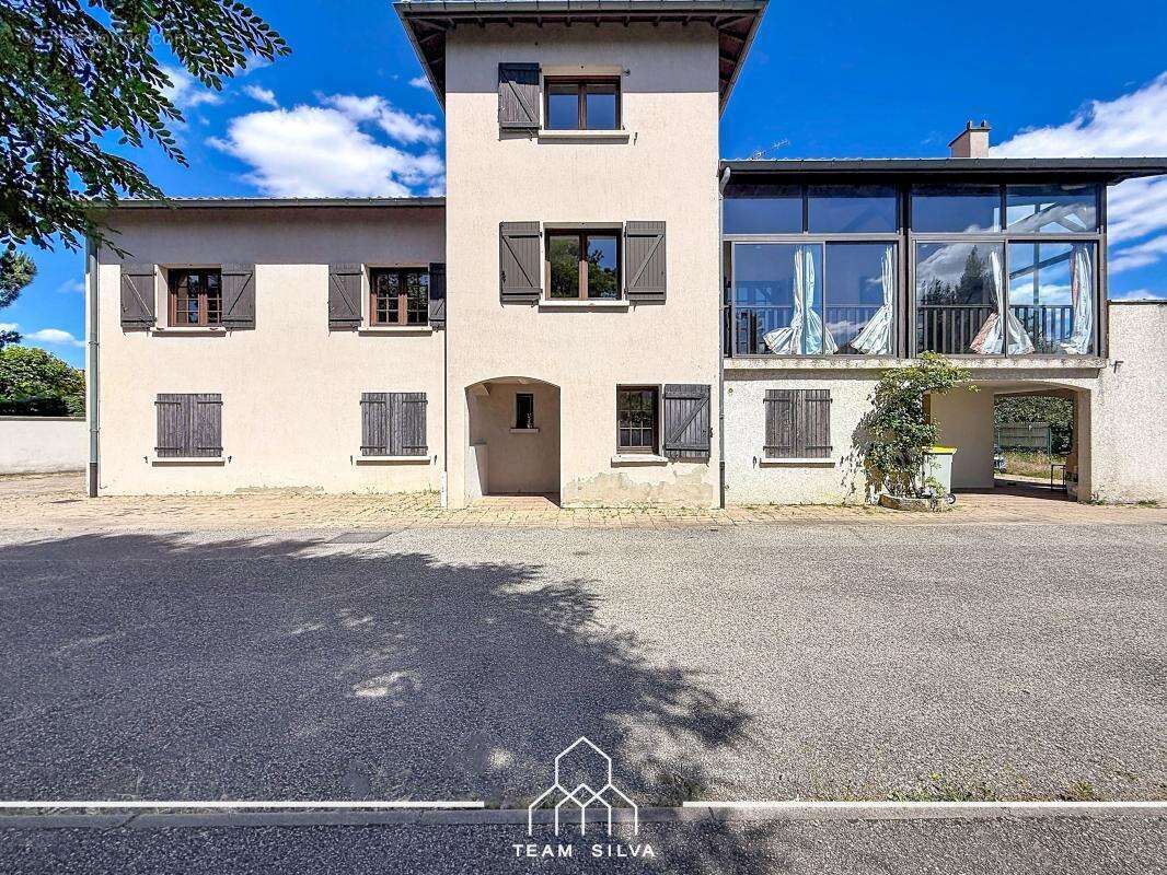 Maison 220 m² à Ternay  - photo 3