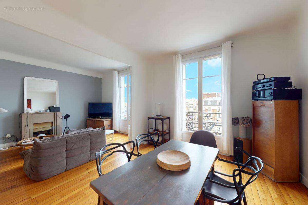 Appartement à COURBEVOIE