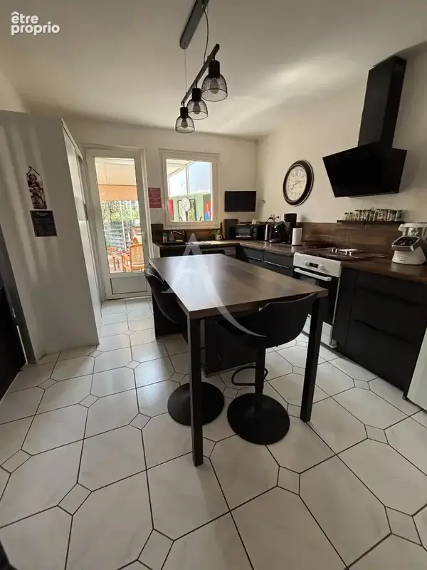 Maison de plain-pied à Fontenay Le Comte 6 pièce(s) 149 m2 - photo 3