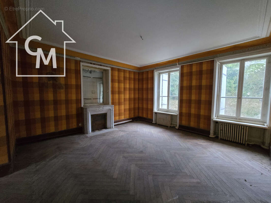 Maison à LESIGNY