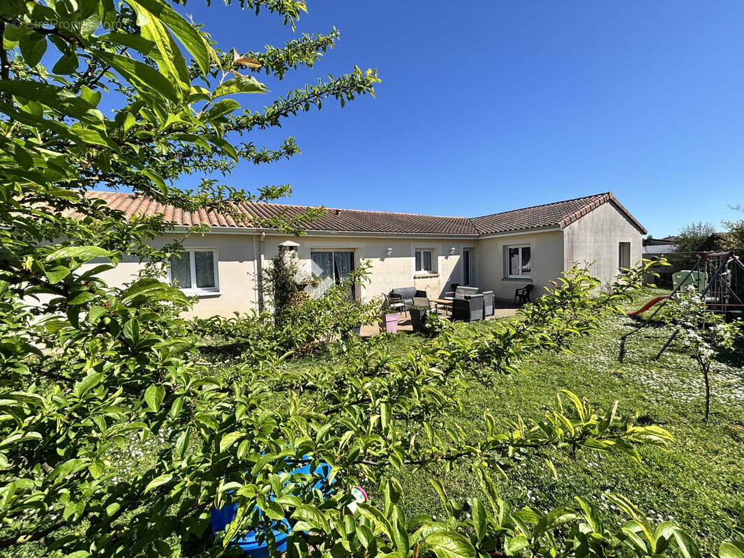 Maison à VOUILLE