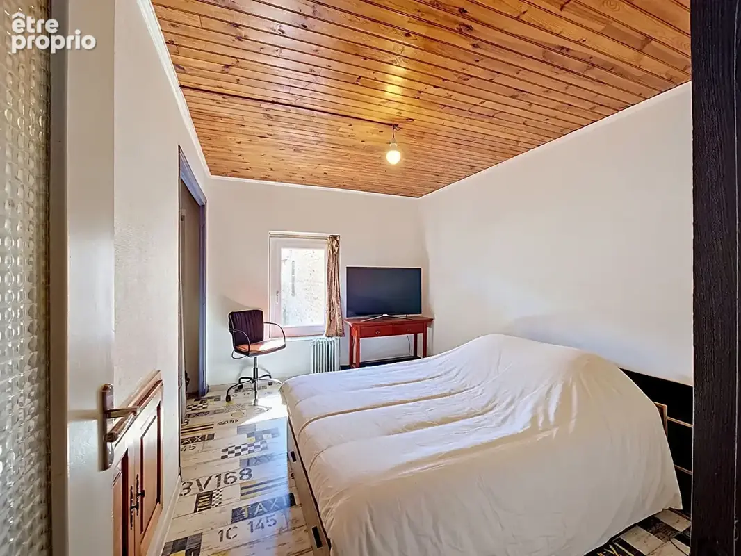 Maison familiale avec grange de 130 m², dépendances et terrain de 1 282 m² - photo 7