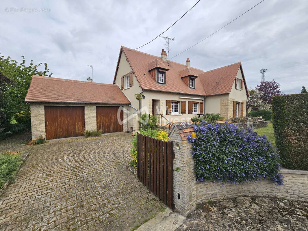 Maison à MEZIDON-CANON