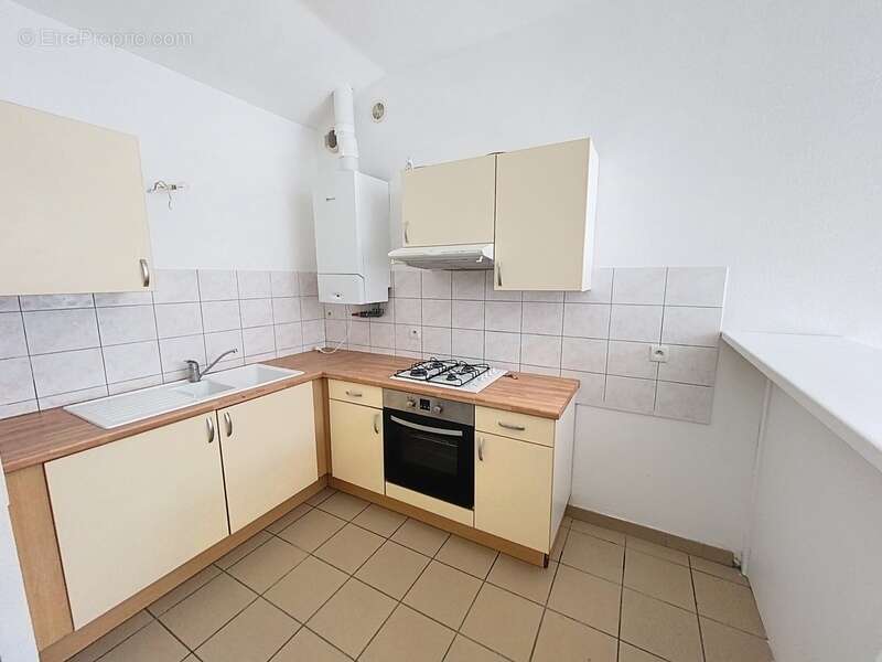 Appartement à SAINT-JEAN-DE-BOURNAY