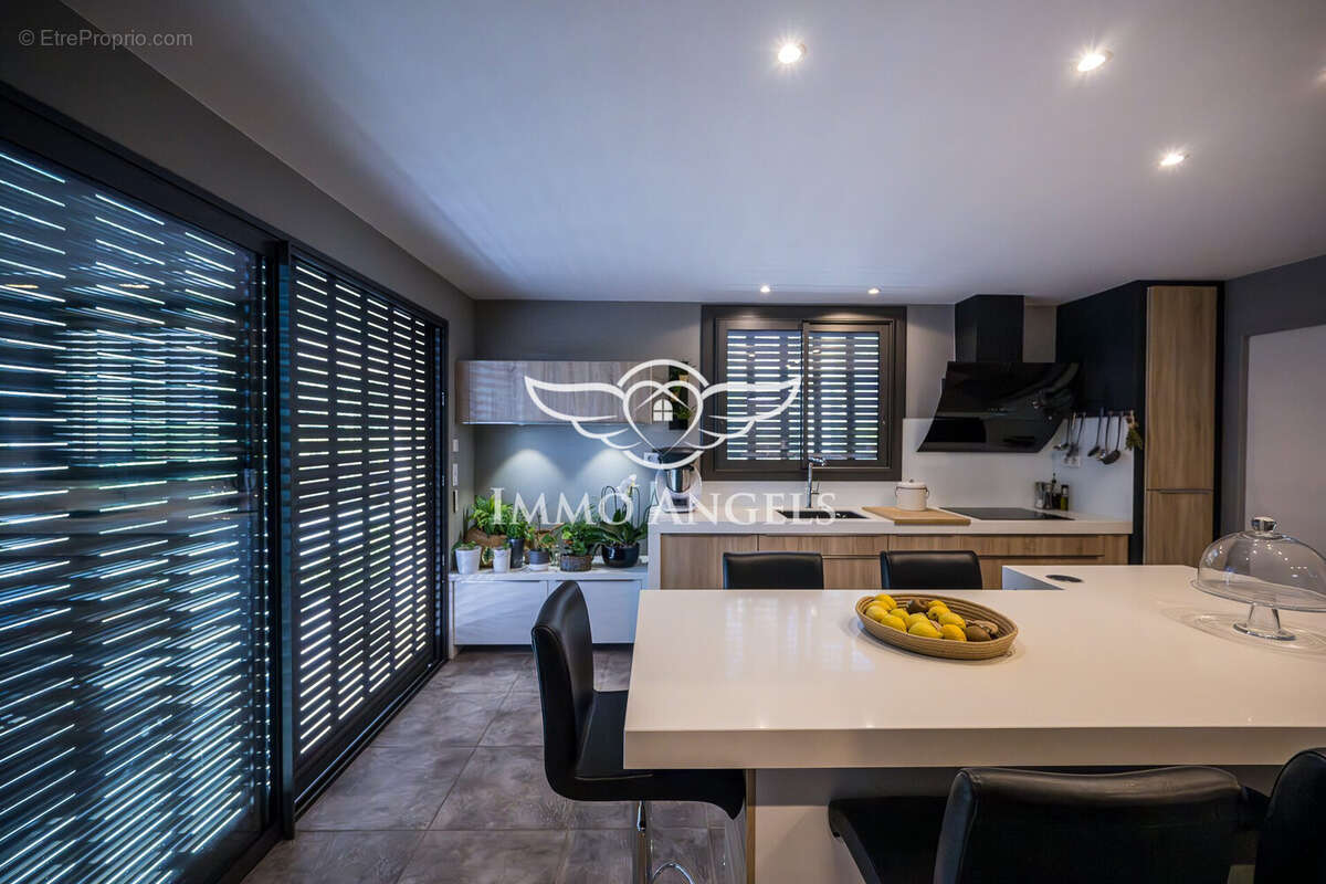 Maison à VAILHAUQUES