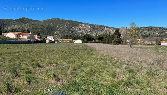 Terrain à RODES
