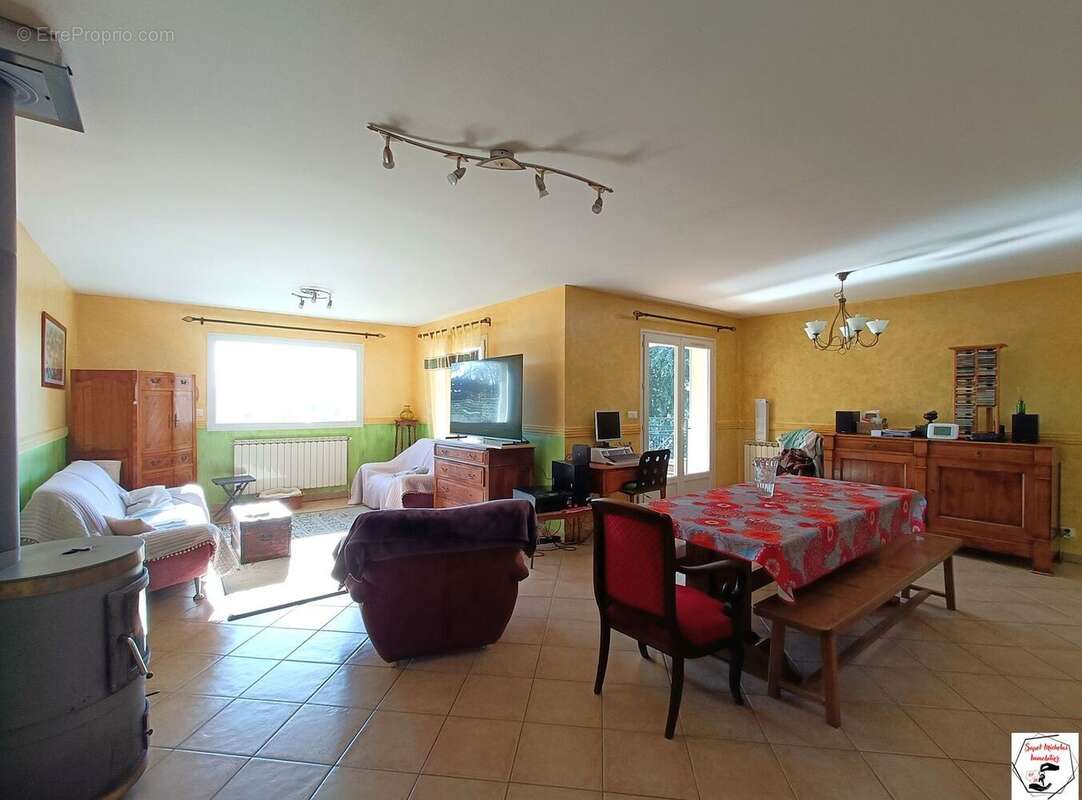 Maison à SAINT-JEAN-DE-MUZOLS