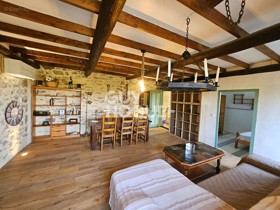 Maison avec extérieur à Vendre à Beaufort - photo 5