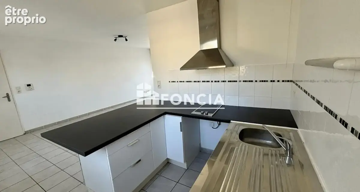 Grand appartement f2 en dernier etage avec vue dominante - photo 2