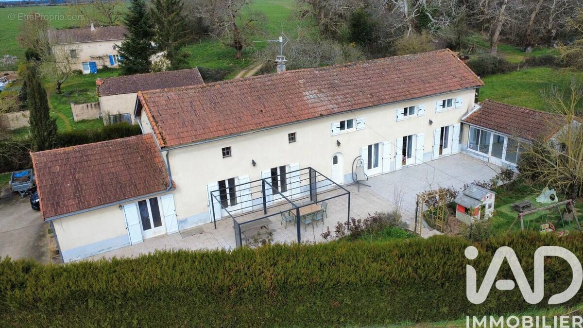 Photo 1 - Maison à CEAUX-EN-COUHE