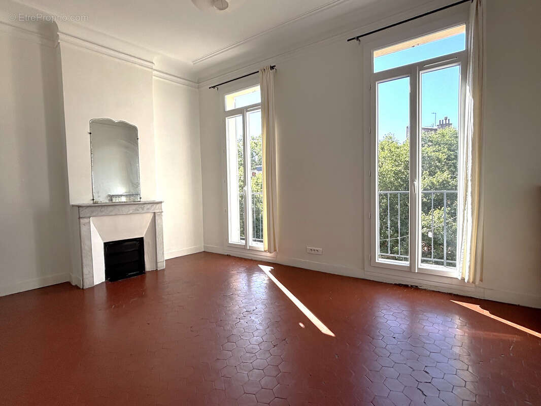 Appartement à MARSEILLE-1E