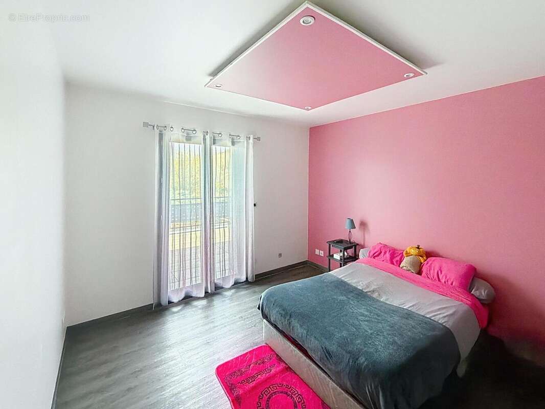 Maison 217 m² à Beaucroissant  - photo 8