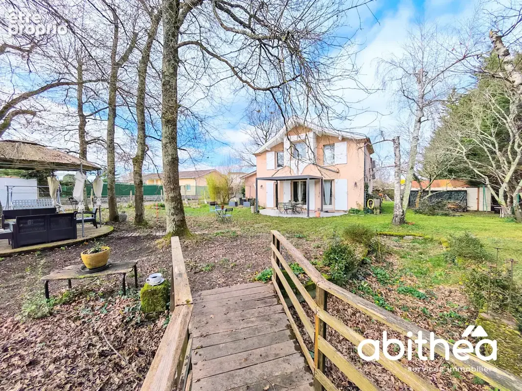 L'agence ABITHEA Libourne vous ouvre les portes d’un véritable cocon familial à Galgon… - photo 13