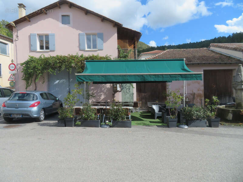 Commerce à THOARD