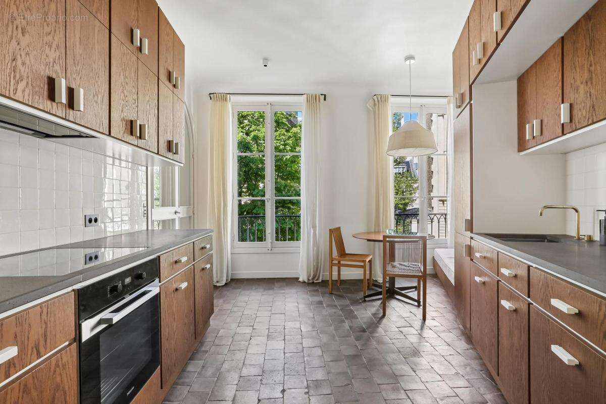 Appartement à PARIS-7E