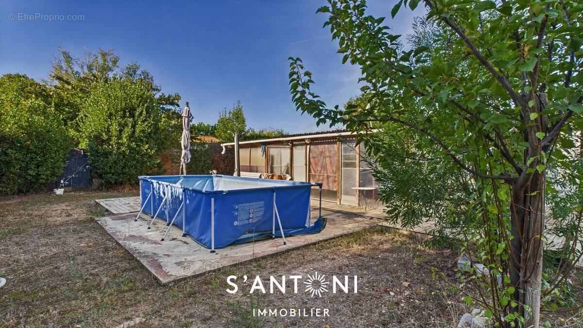 Terrain à VILLENEUVE-LES-BEZIERS