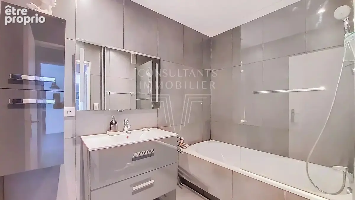 Paris xv. appartement de deux pièces en excellent état. - photo 9