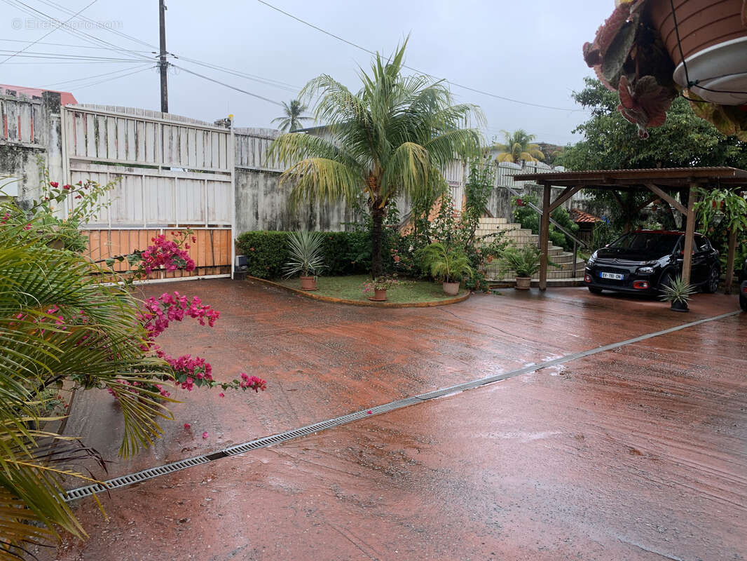 Maison à REMIRE-MONTJOLY