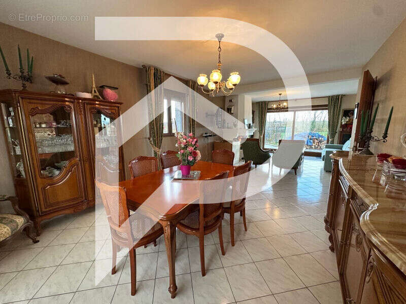 Maison à CREVECOEUR-SUR-L&#039;ESCAUT