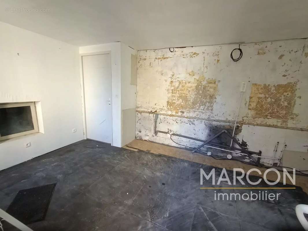 Maison à SAINT-MEDARD-LA-ROCHETTE